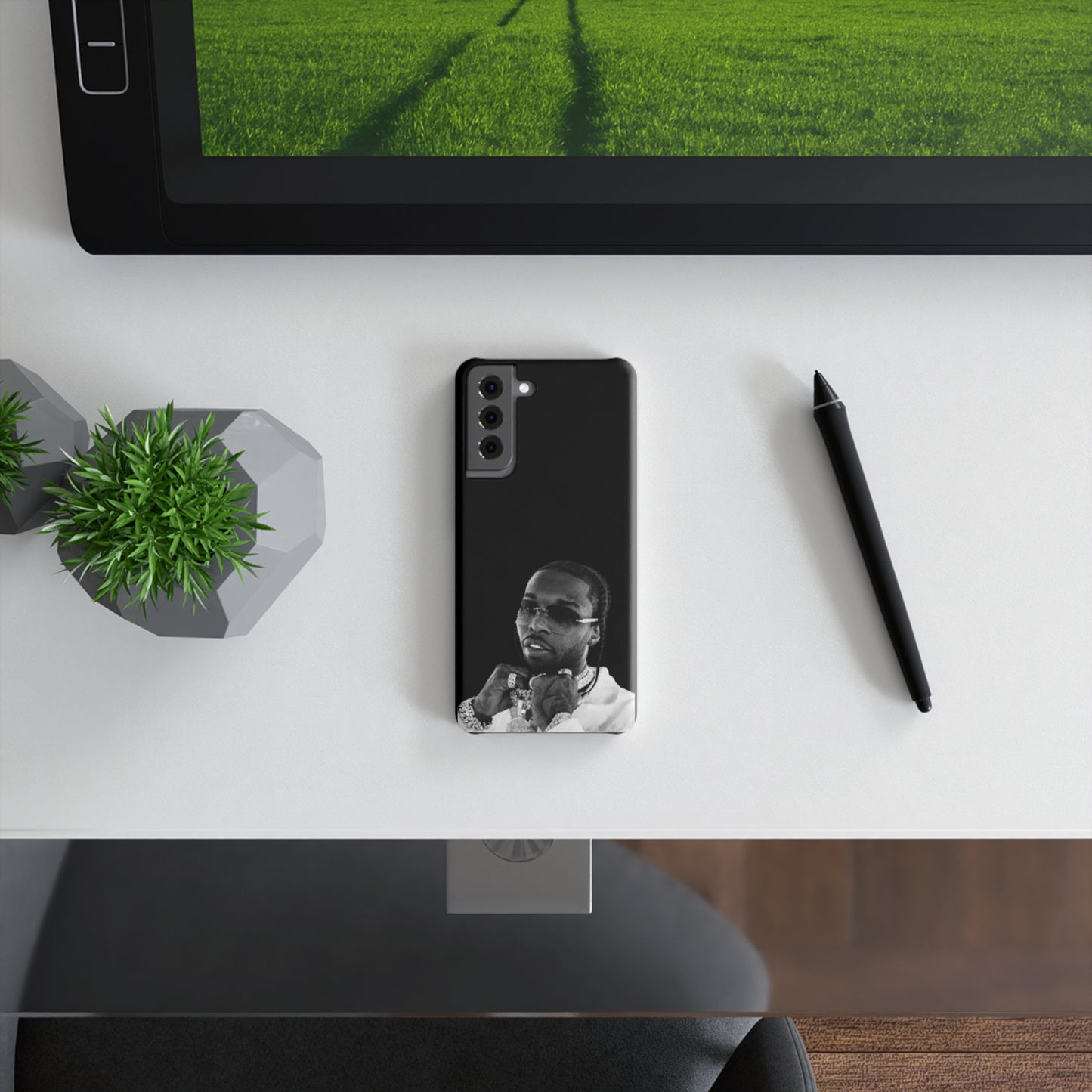 Stylish Slim Snap Case for Music Lovers – Featuring Iconic Artist Design